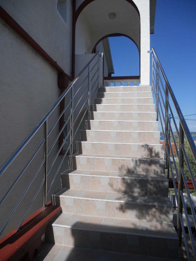 Apartment Halugica Кали Екстериор снимка