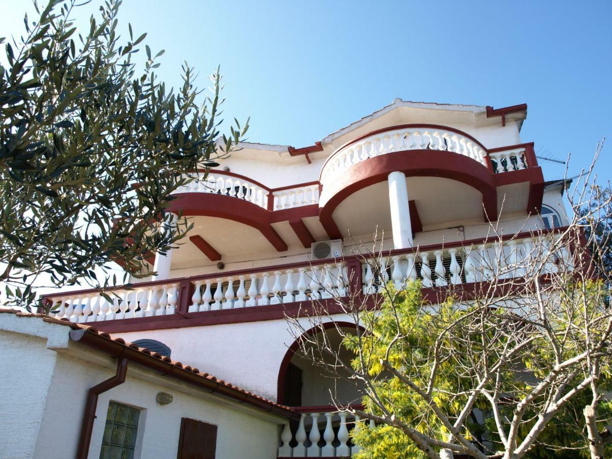 Apartment Halugica Кали Екстериор снимка